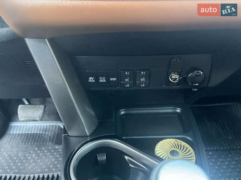 Внедорожник / Кроссовер Toyota RAV4 2017 в Первомайске