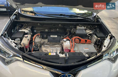 Внедорожник / Кроссовер Toyota RAV4 2017 в Первомайске