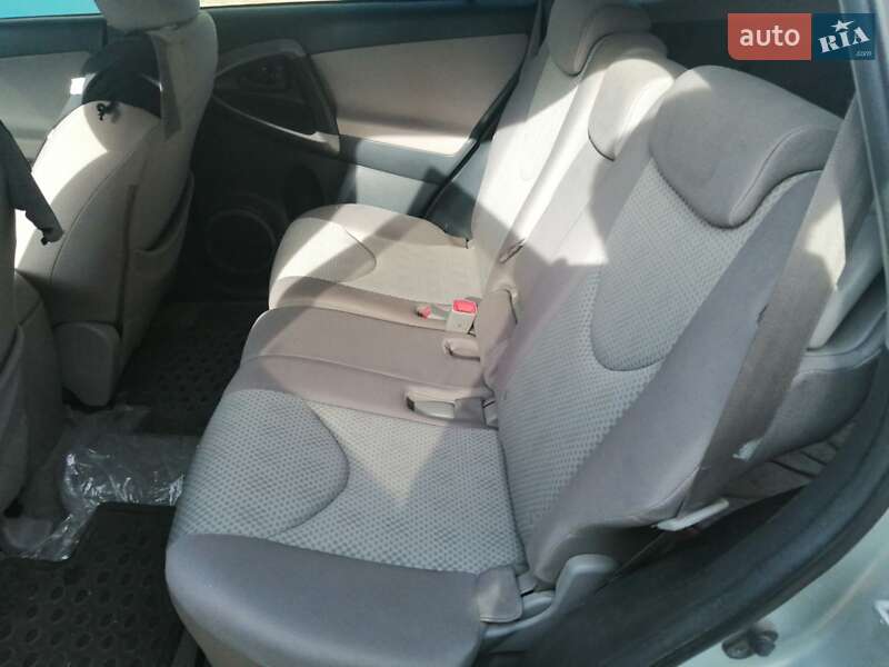 Позашляховик / Кросовер Toyota RAV4 2006 в Синельниковому