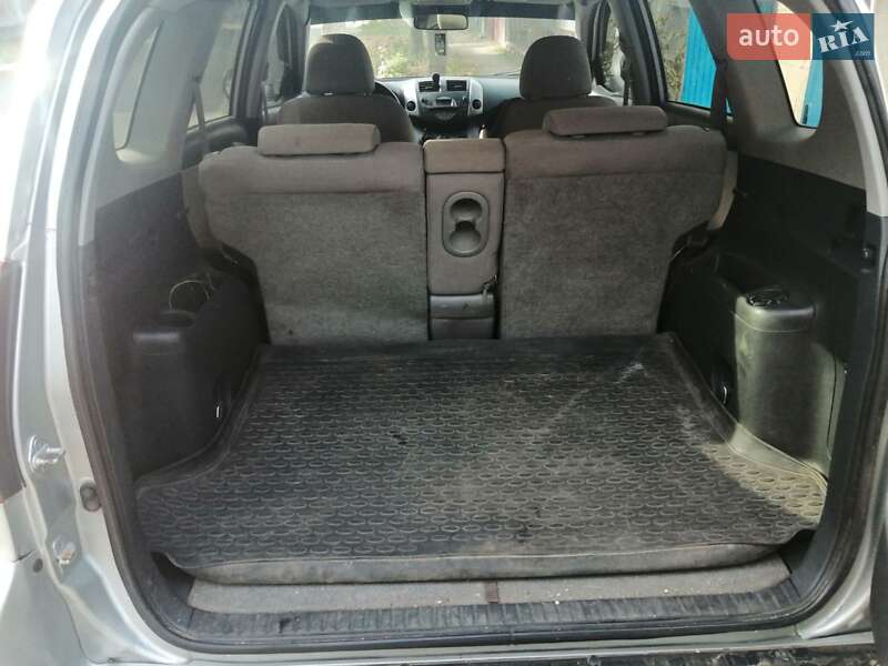 Позашляховик / Кросовер Toyota RAV4 2006 в Синельниковому