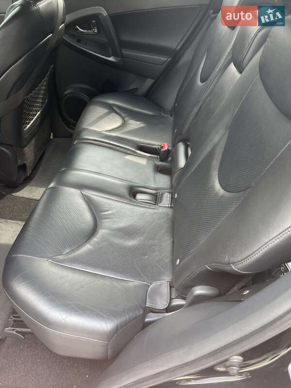 Внедорожник / Кроссовер Toyota RAV4 2011 в Харькове