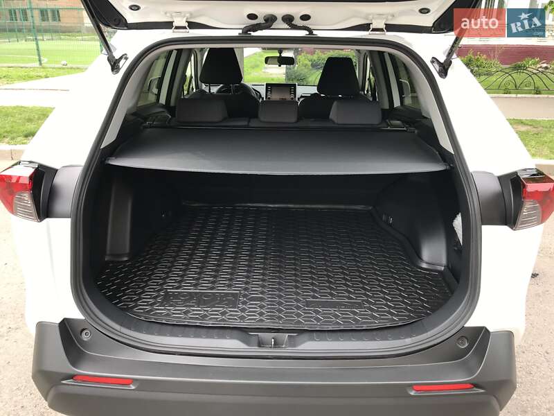 Позашляховик / Кросовер Toyota RAV4 2019 в Черкасах