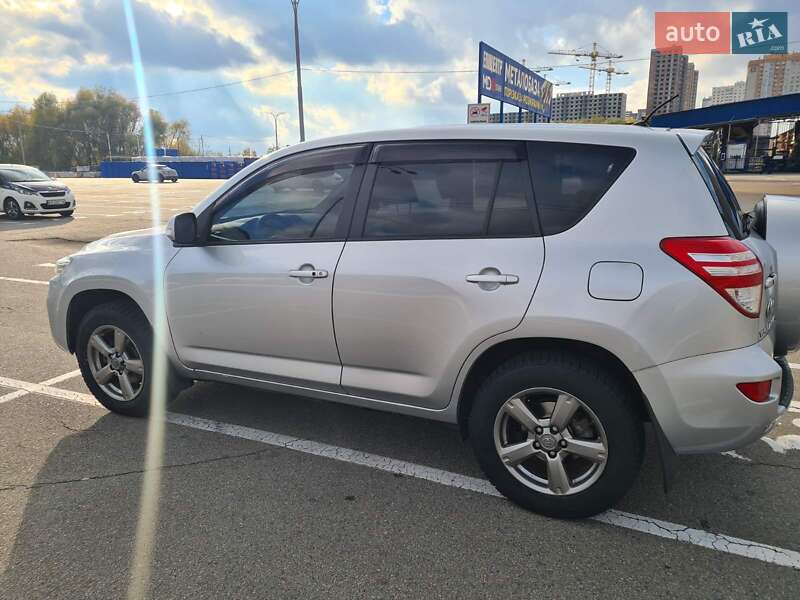 Внедорожник / Кроссовер Toyota RAV4 2012 в Киеве