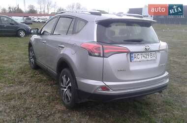 Внедорожник / Кроссовер Toyota RAV4 2017 в Луцке