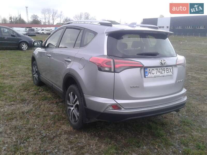 Позашляховик / Кросовер Toyota RAV4 2017 в Луцьку