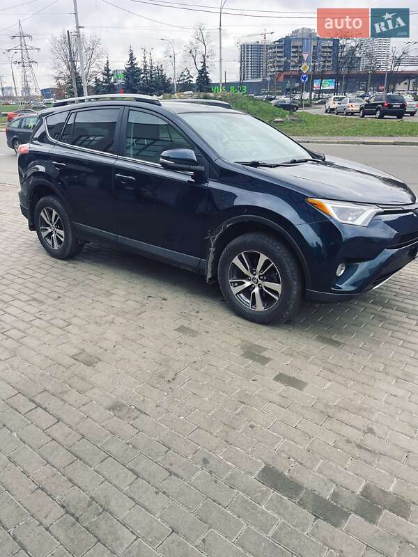 Внедорожник / Кроссовер Toyota RAV4 2017 в Киеве