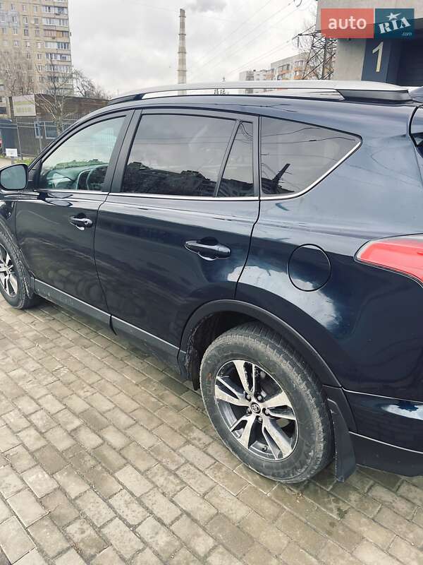 Внедорожник / Кроссовер Toyota RAV4 2017 в Киеве