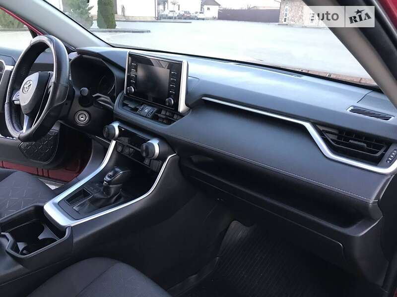 Внедорожник / Кроссовер Toyota RAV4 2019 в Хмельницком