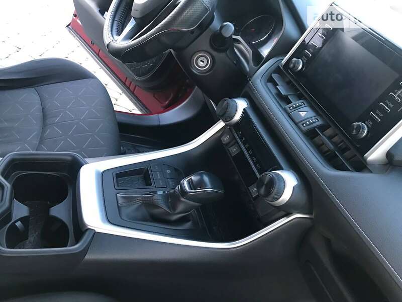 Внедорожник / Кроссовер Toyota RAV4 2019 в Хмельницком