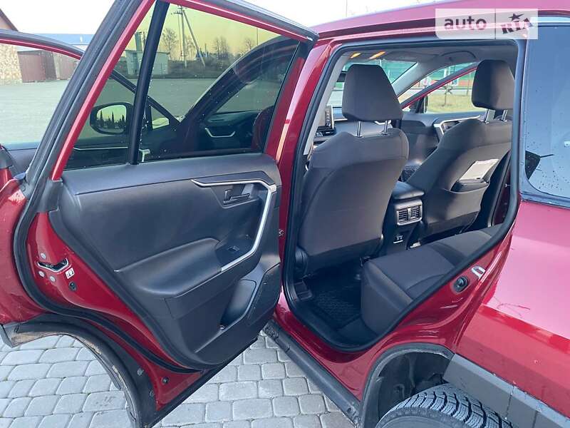 Внедорожник / Кроссовер Toyota RAV4 2019 в Хмельницком