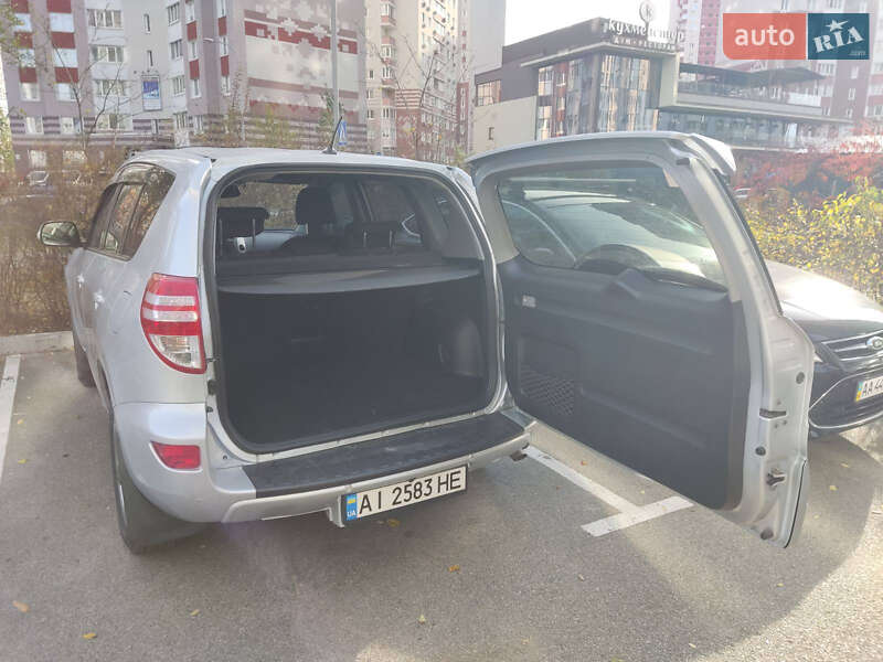 Внедорожник / Кроссовер Toyota RAV4 2012 в Киеве