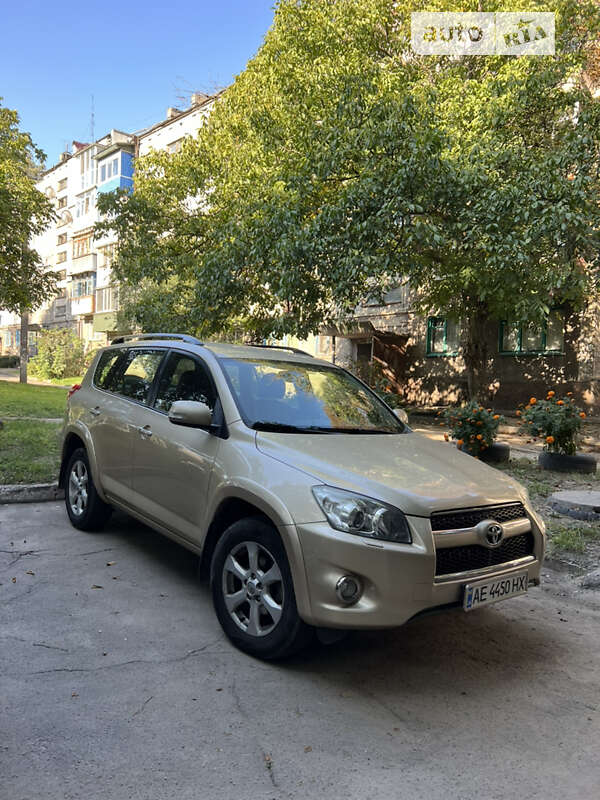 Позашляховик / Кросовер Toyota RAV4 2010 в Кам'янському