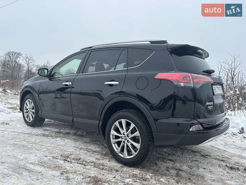 Внедорожник / Кроссовер Toyota RAV4 2016 в Яворове
