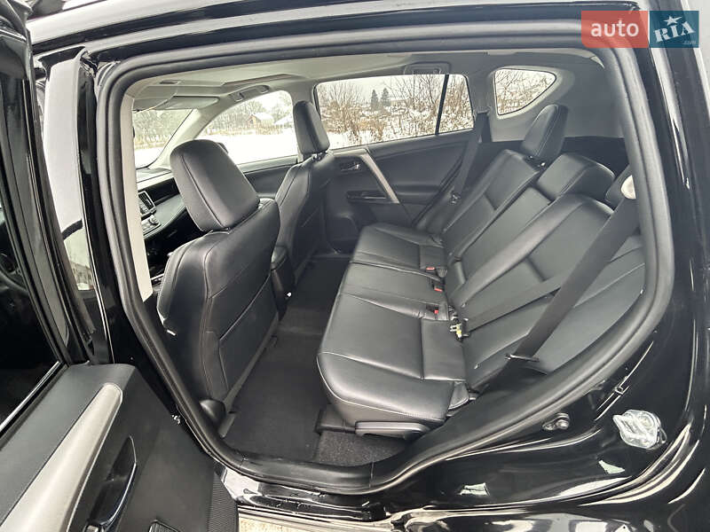 Внедорожник / Кроссовер Toyota RAV4 2016 в Яворове