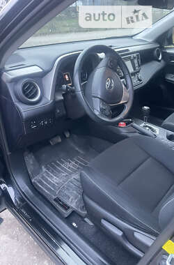 Внедорожник / Кроссовер Toyota RAV4 2016 в 