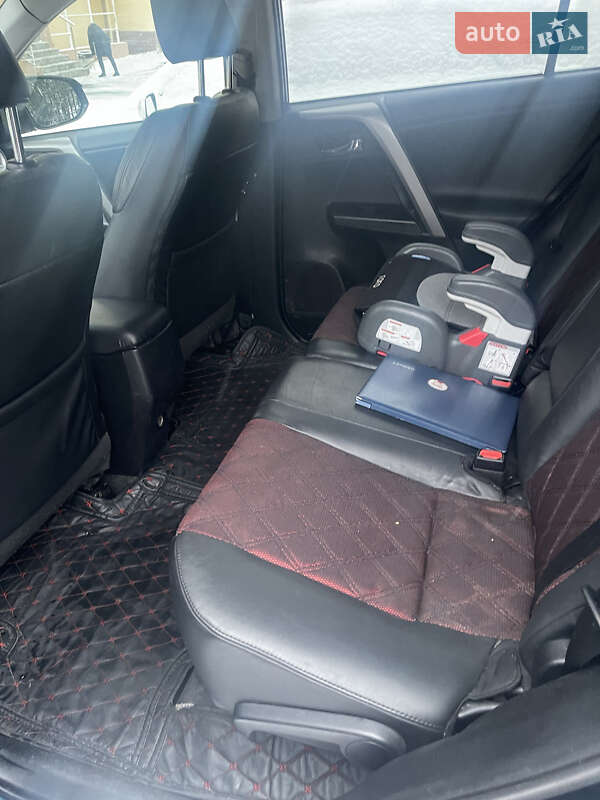 Внедорожник / Кроссовер Toyota RAV4 2017 в Киеве