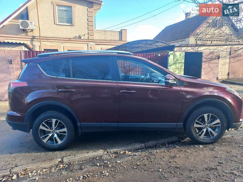 Позашляховик / Кросовер Toyota RAV4 2017 в Запоріжжі