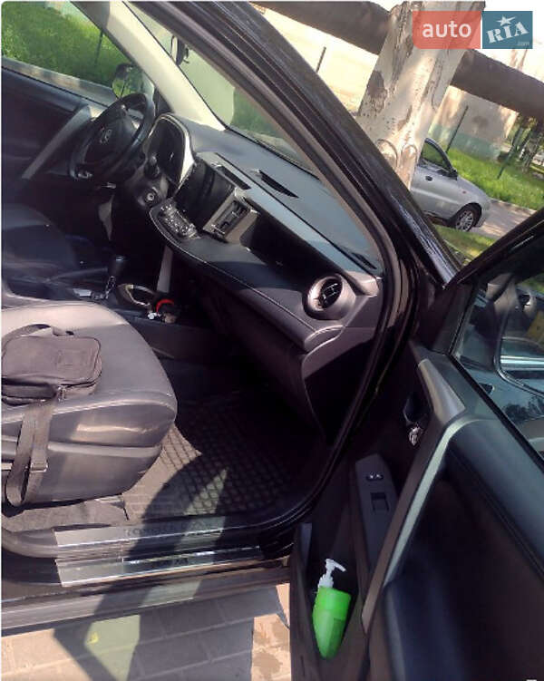 Внедорожник / Кроссовер Toyota RAV4 2015 в Луцке