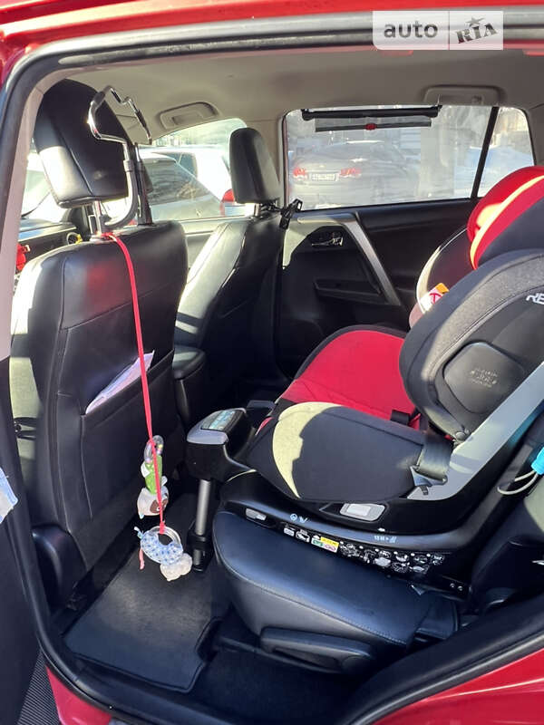 Позашляховик / Кросовер Toyota RAV4 2015 в Києві