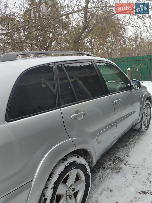 Позашляховик / Кросовер Toyota RAV4 2004 в Звягелі