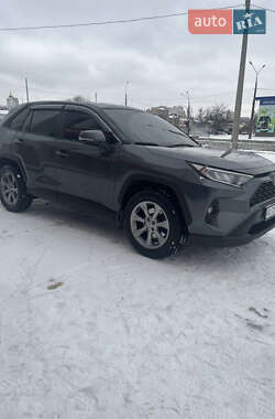 Позашляховик / Кросовер Toyota RAV4 2020 в Харкові