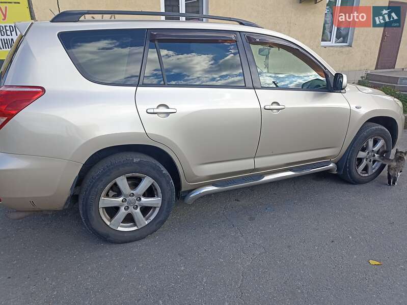 Позашляховик / Кросовер Toyota RAV4 2007 в Рокитному