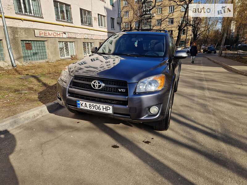 Внедорожник / Кроссовер Toyota RAV4 2012 в Киеве