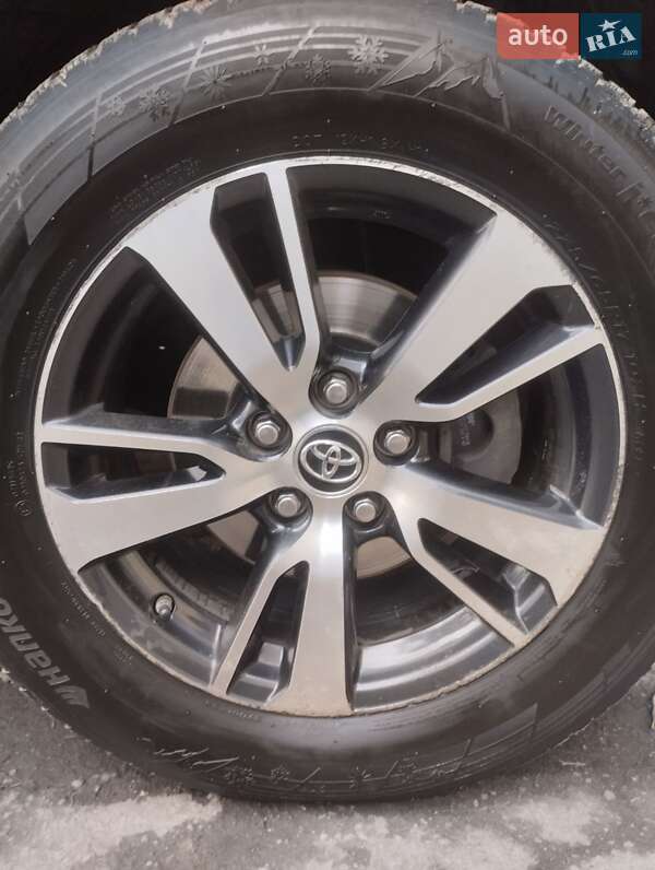 Позашляховик / Кросовер Toyota RAV4 2017 в Умані