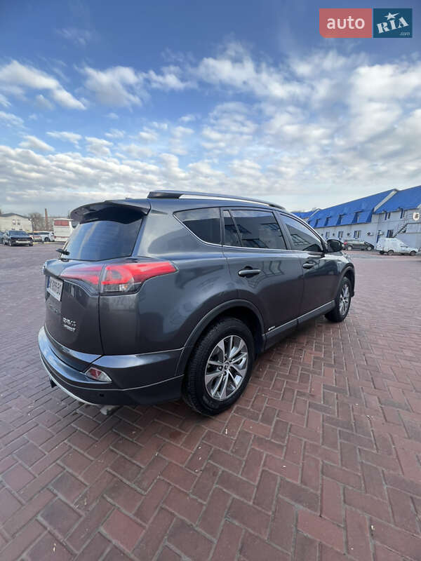 Внедорожник / Кроссовер Toyota RAV4 2016 в Ровно