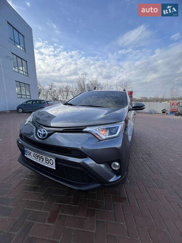 Внедорожник / Кроссовер Toyota RAV4 2016 в Ровно