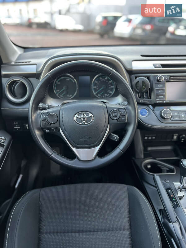 Внедорожник / Кроссовер Toyota RAV4 2016 в Ровно