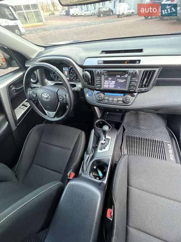 Внедорожник / Кроссовер Toyota RAV4 2016 в Ровно
