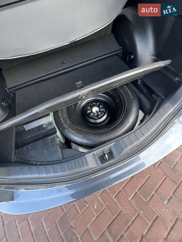 Внедорожник / Кроссовер Toyota RAV4 2016 в Ровно