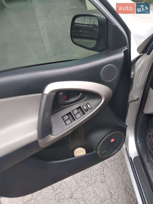 Внедорожник / Кроссовер Toyota RAV4 2006 в Хмельницком