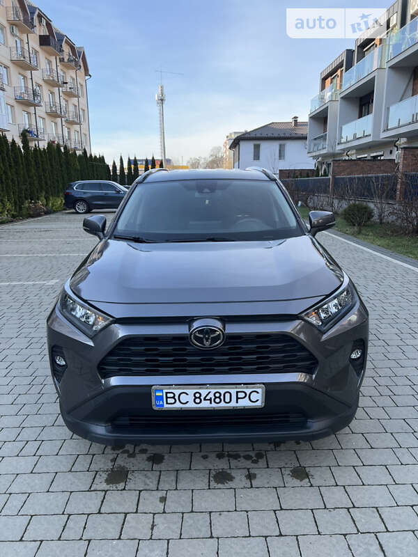 Позашляховик / Кросовер Toyota RAV4 2018 в Ужгороді