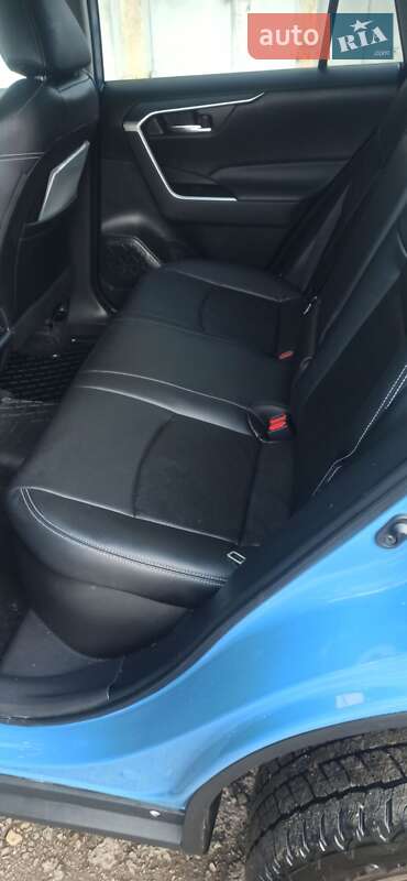 Позашляховик / Кросовер Toyota RAV4 2023 в Чернівцях