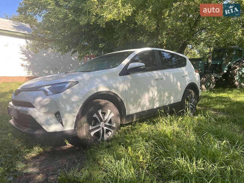 Позашляховик / Кросовер Toyota RAV4 2017 в Понорниці