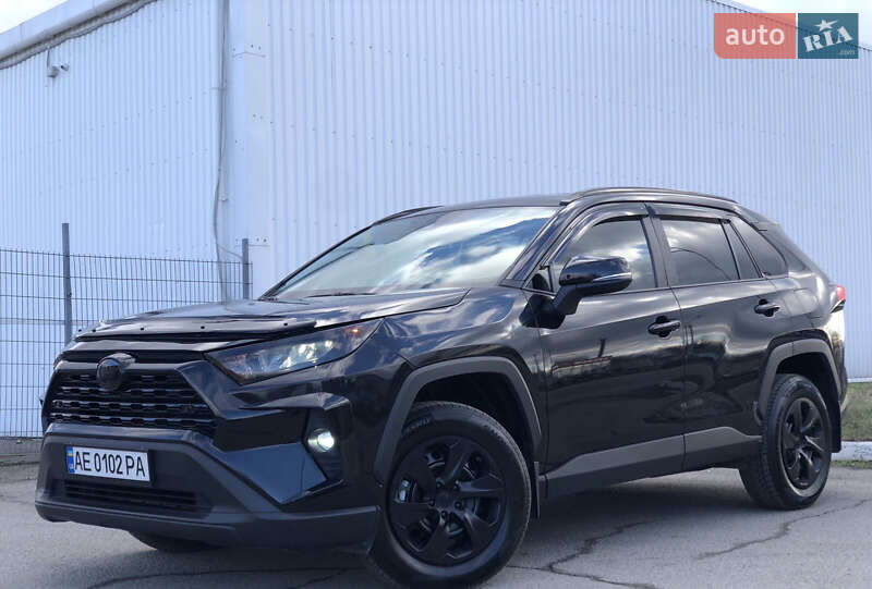 Позашляховик / Кросовер Toyota RAV4 2021 в Дніпрі