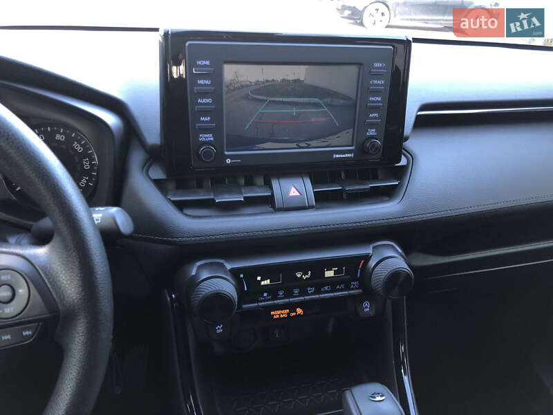 Позашляховик / Кросовер Toyota RAV4 2021 в Дніпрі