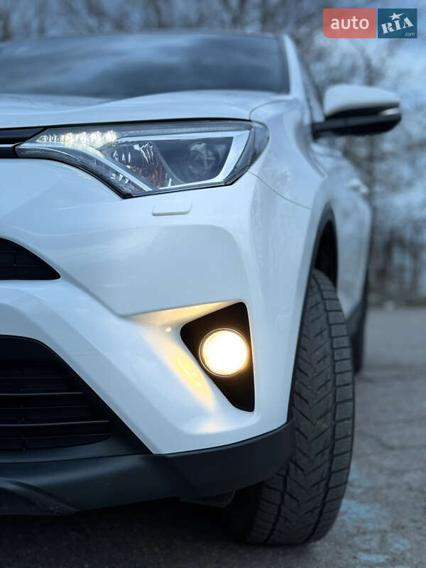 Позашляховик / Кросовер Toyota RAV4 2017 в Одесі
