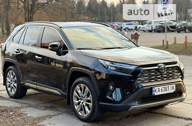 Внедорожник / Кроссовер Toyota RAV4 2021 в Киеве