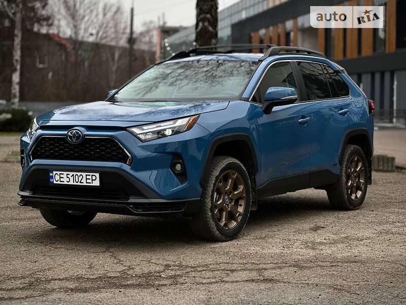 Позашляховик / Кросовер Toyota RAV4 2023 в Чернівцях