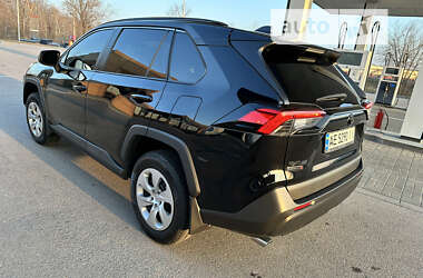 Внедорожник / Кроссовер Toyota RAV4 2021 в 