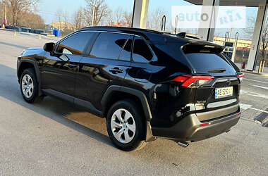 Внедорожник / Кроссовер Toyota RAV4 2021 в 