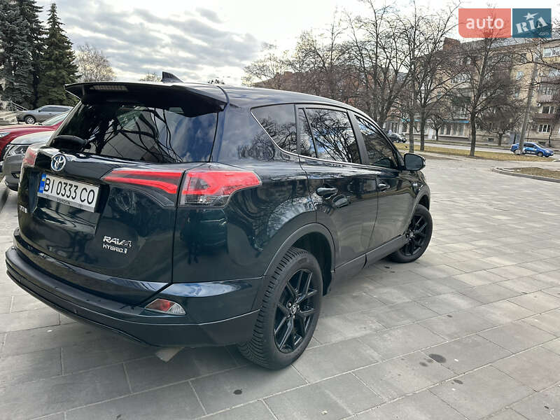 Внедорожник / Кроссовер Toyota RAV4 2017 в Полтаве