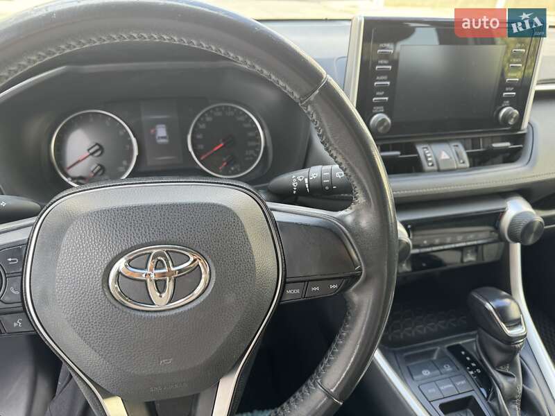 Позашляховик / Кросовер Toyota RAV4 2019 в Харкові