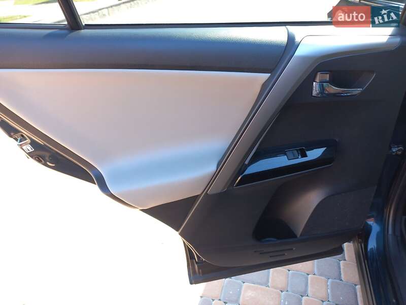 Позашляховик / Кросовер Toyota RAV4 2018 в Києві