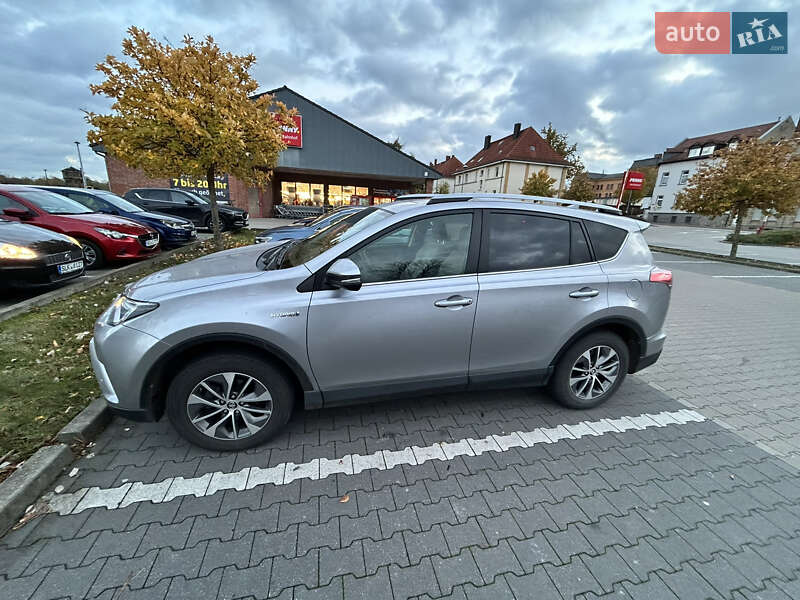 Позашляховик / Кросовер Toyota RAV4 2017 в Вишгороді