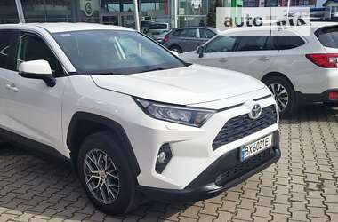 Внедорожник / Кроссовер Toyota RAV4 2020 в Хмельницком