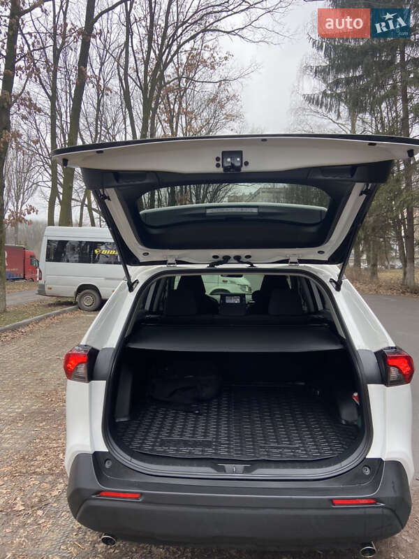 Внедорожник / Кроссовер Toyota RAV4 2019 в Виннице